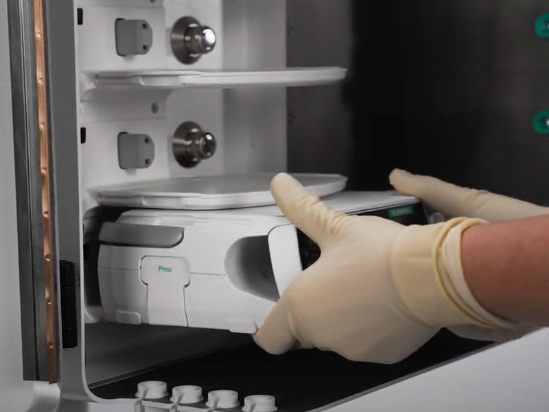 Insertion of a pump into a station